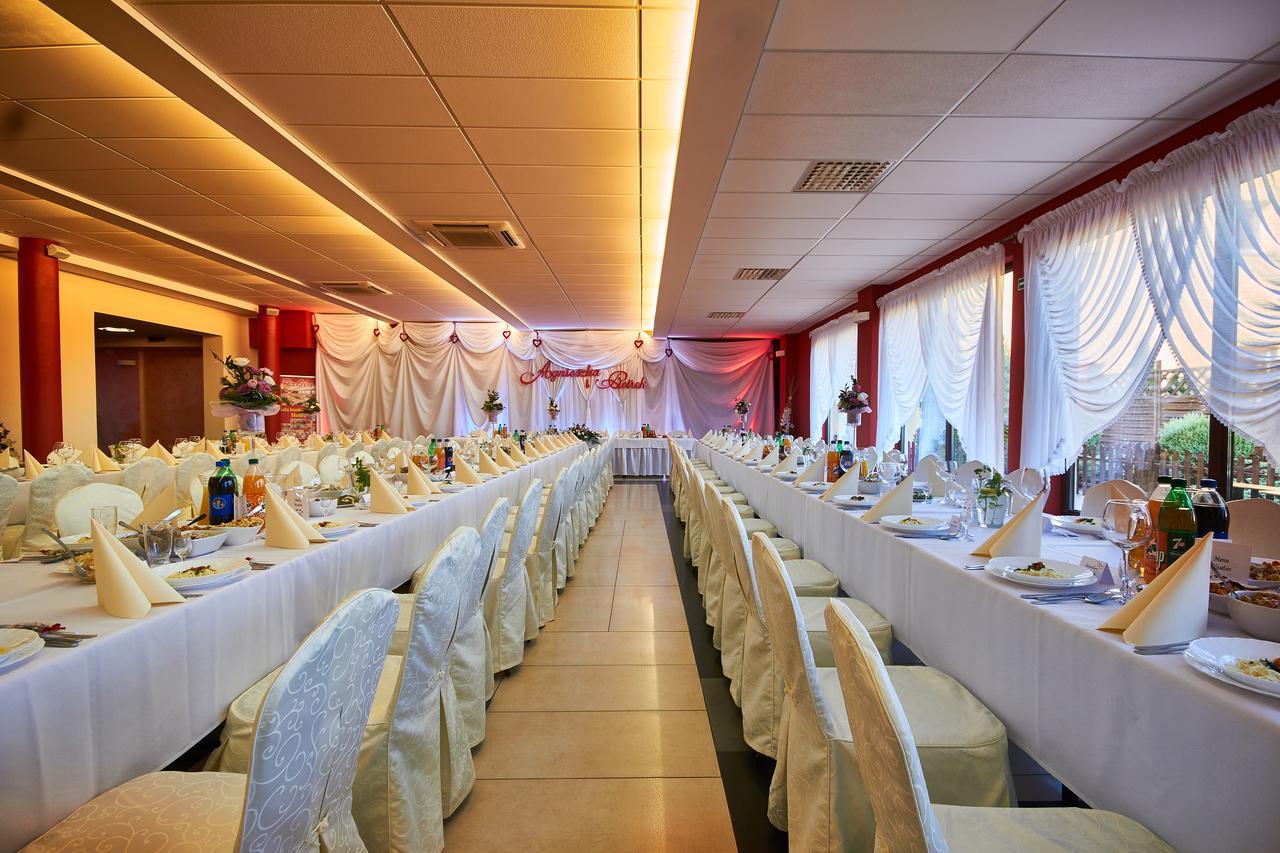Hotel Paola Kutno Exteriör bild
